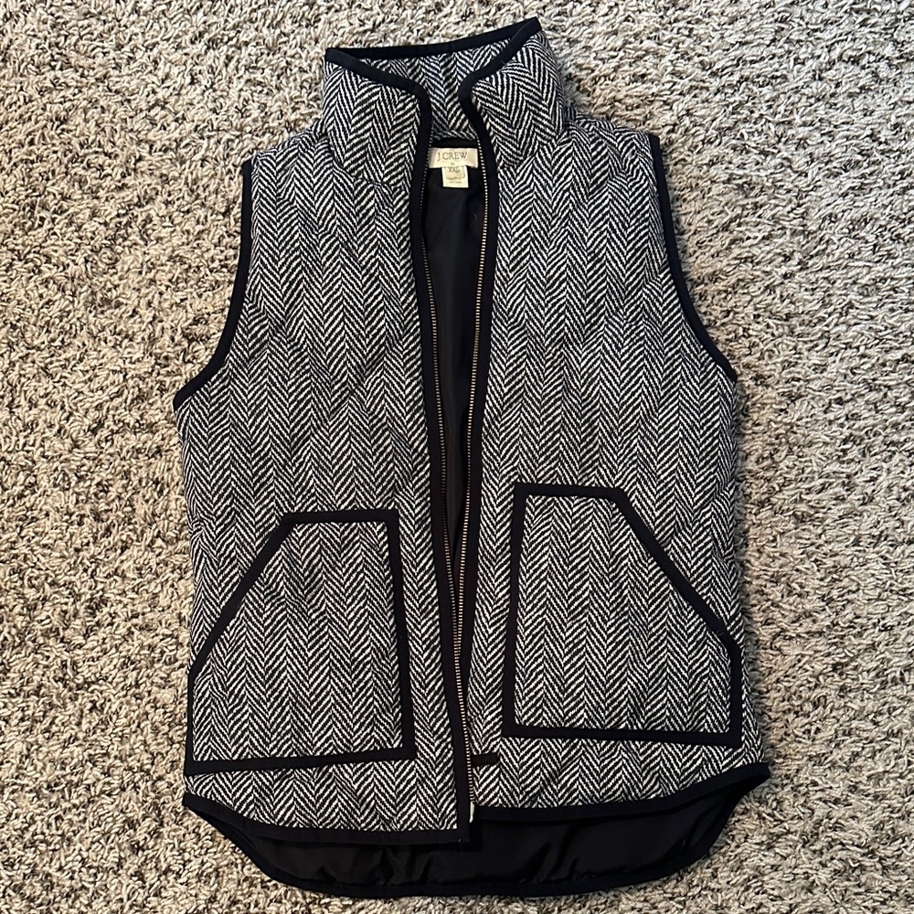 3/$15 J Crew Black and White Chevron Vest